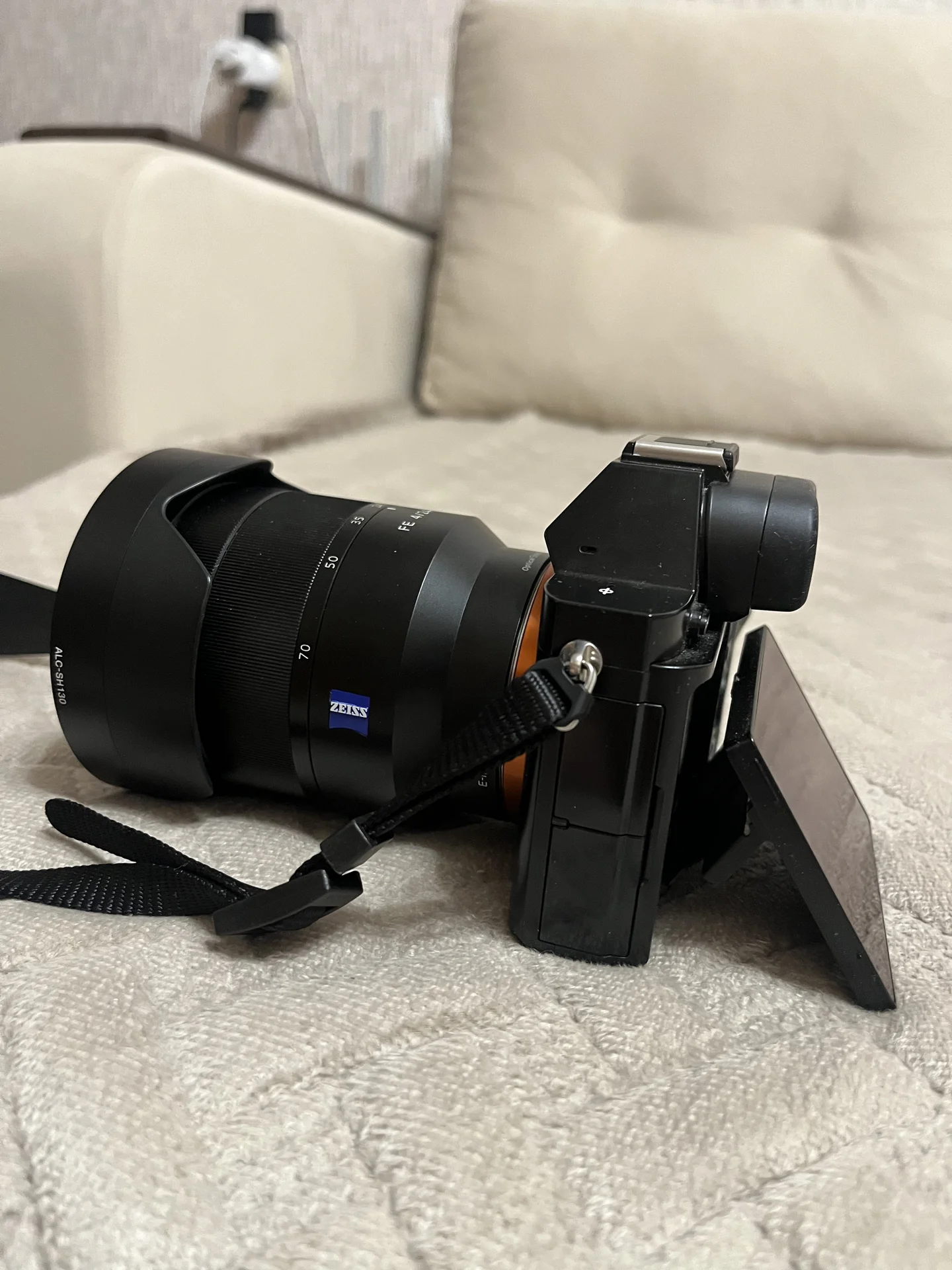 Фотоаппарат sony a7+ Sony zeiss FE 24-70mm - миниатюра 3