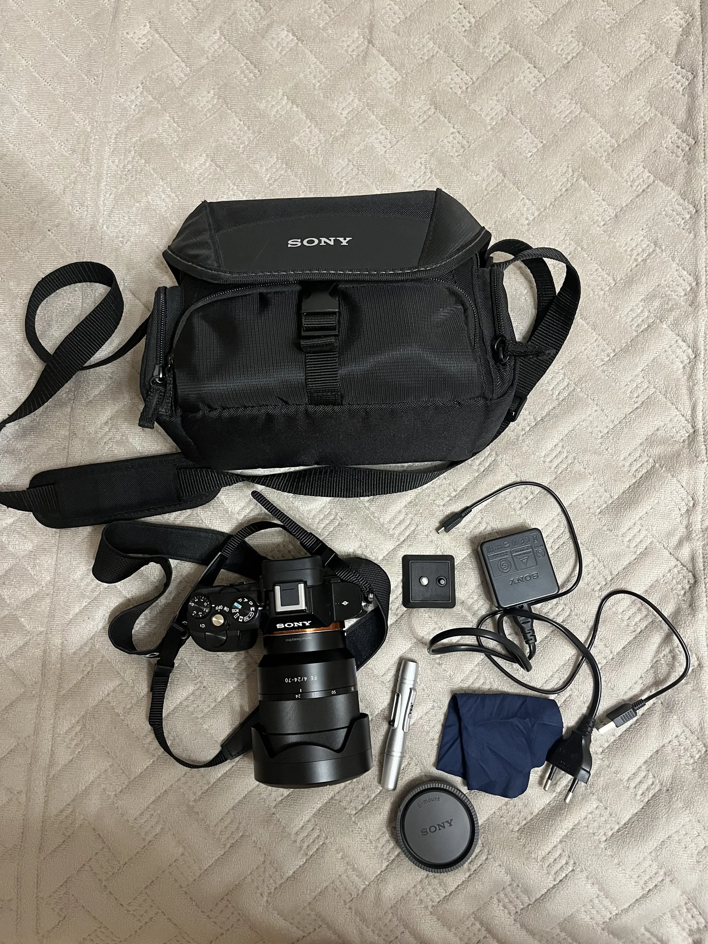 Фотоаппарат sony a7+ Sony zeiss FE 24-70mm - миниатюра 7