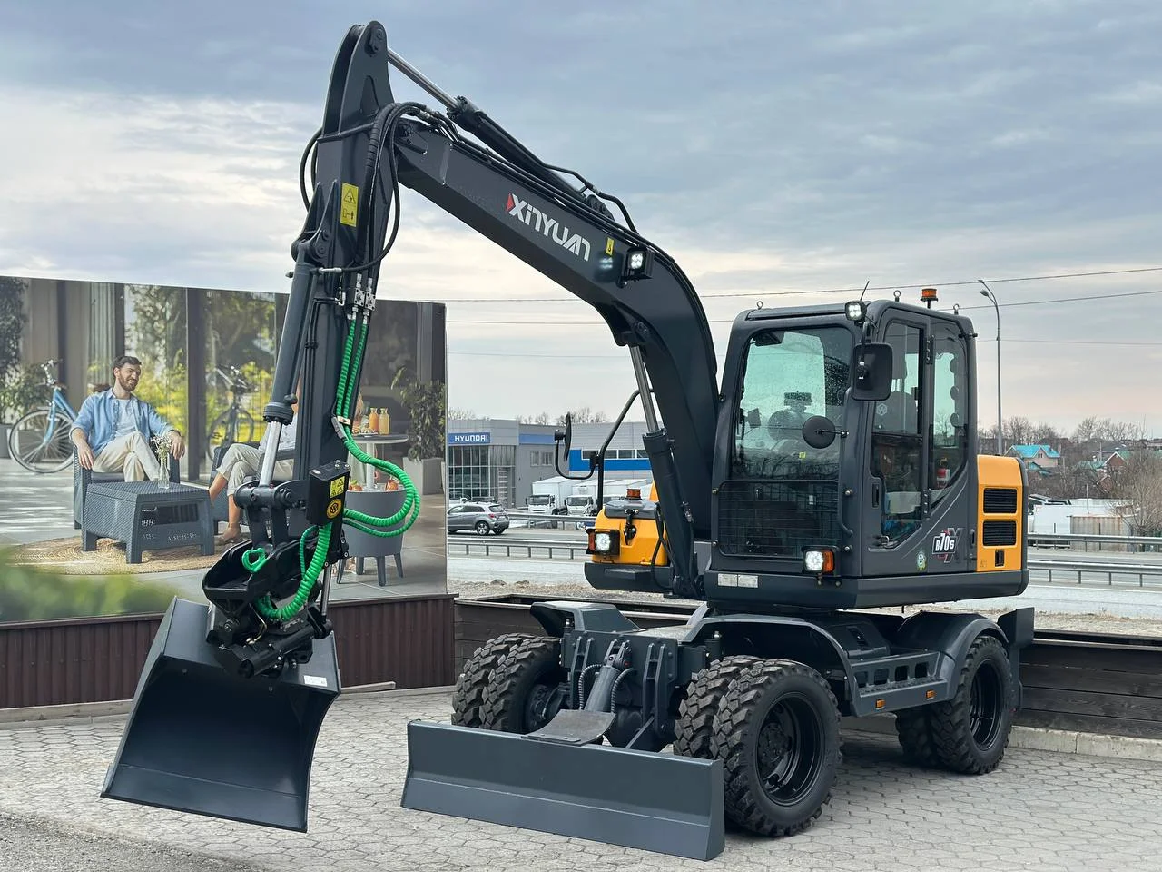Колесный экскаватор XINYUAN B70S - миниатюра 2