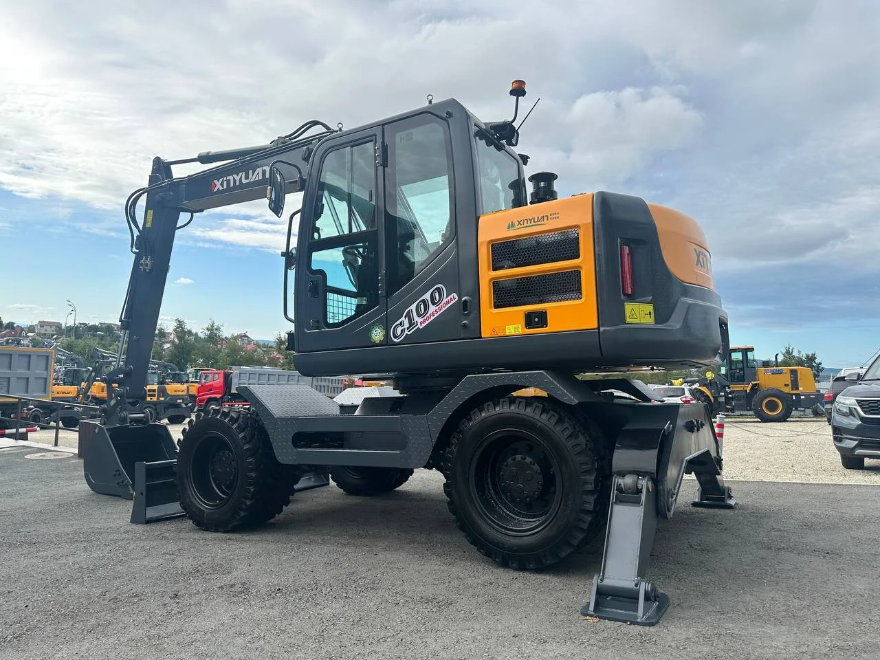 Колесный экскаватор XINYUAN C100 Professional - миниатюра 2