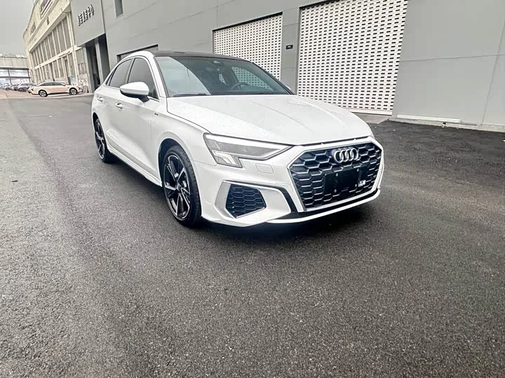 AUDI A3 2023 S-line 1.4 150hp - миниатюра 3