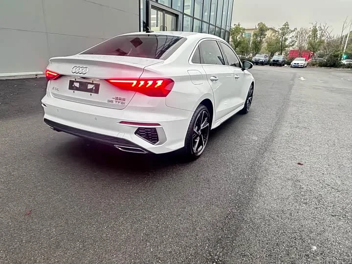 AUDI A3 2023 S-line 1.4 150hp - миниатюра 4