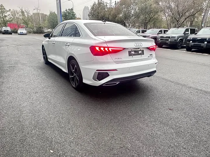 AUDI A3 2023 S-line 1.4 150hp - миниатюра 5