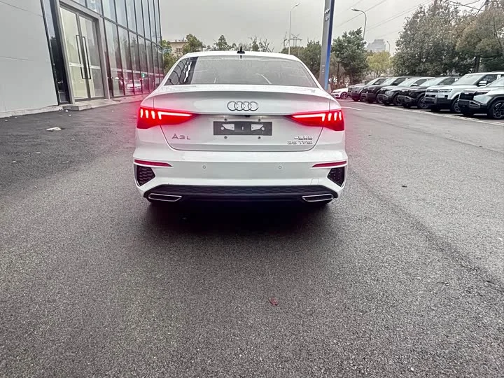 AUDI A3 2023 S-line 1.4 150hp - миниатюра 6