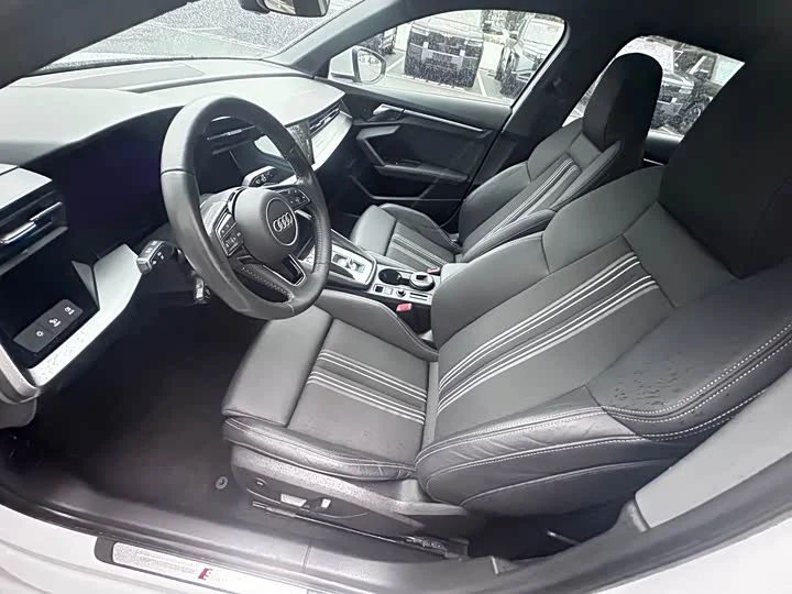 AUDI A3 2023 S-line 1.4 150hp - миниатюра 7