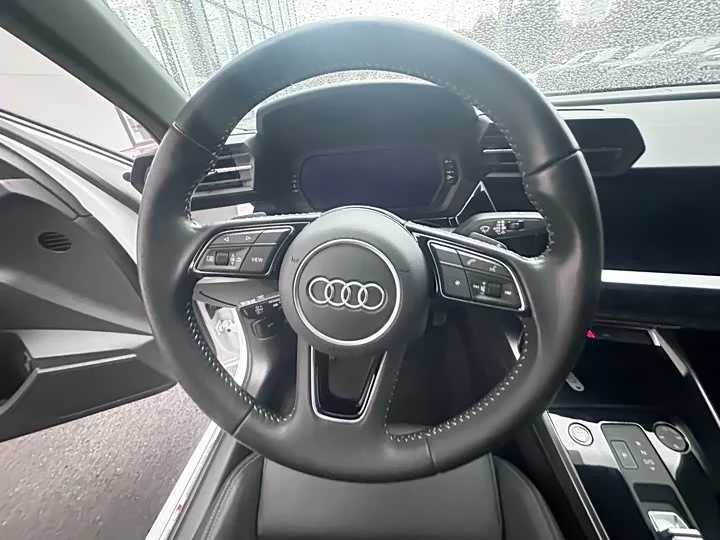 AUDI A3 2023 S-line 1.4 150hp - миниатюра 9