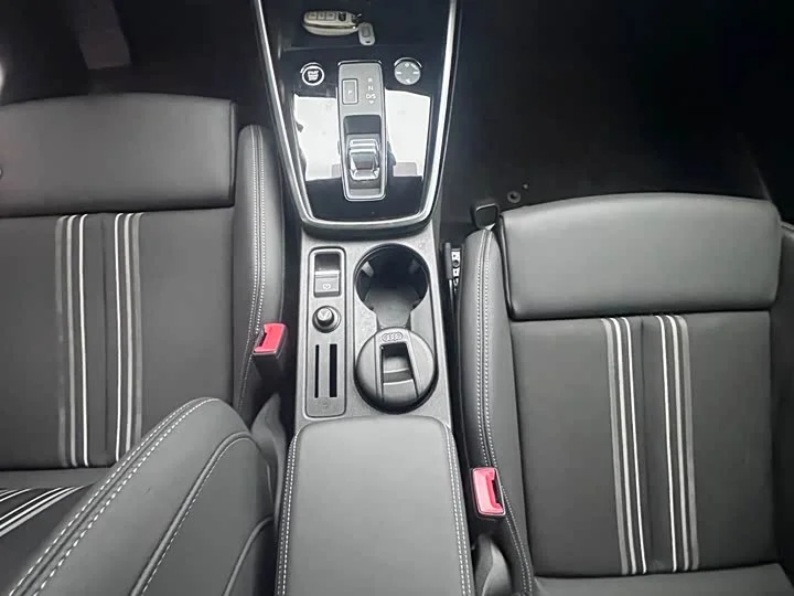 AUDI A3 2023 S-line 1.4 150hp - миниатюра 10