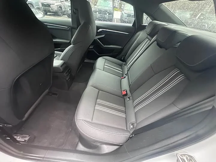 AUDI A3 2023 S-line 1.4 150hp - миниатюра 11