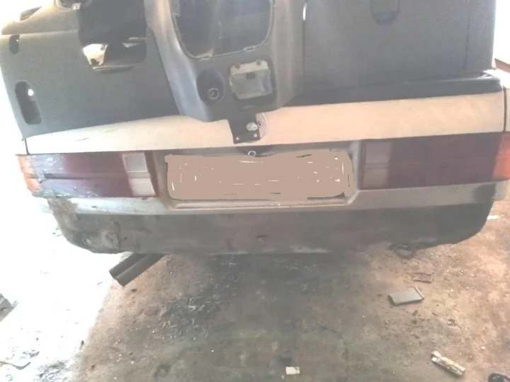 ПРОДАЮ ПОЛНОСТЮ АВТО БМВ Е30 ДЛЯ ЗАПЧАСТИ - миниатюра 3
