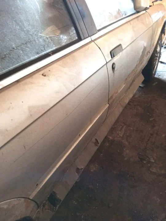 ПРОДАЮ ПОЛНОСТЮ АВТО БМВ Е30 ДЛЯ ЗАПЧАСТИ - миниатюра 5