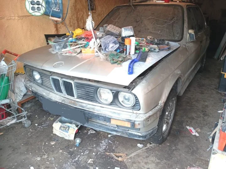 ПРОДАЮ ПОЛНОСТЮ АВТО БМВ Е30 ДЛЯ ЗАПЧАСТИ - миниатюра 6