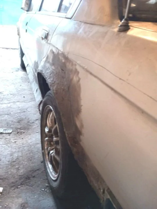 ПРОДАЮ ПОЛНОСТЮ АВТО БМВ Е30 ДЛЯ ЗАПЧАСТИ - миниатюра 7