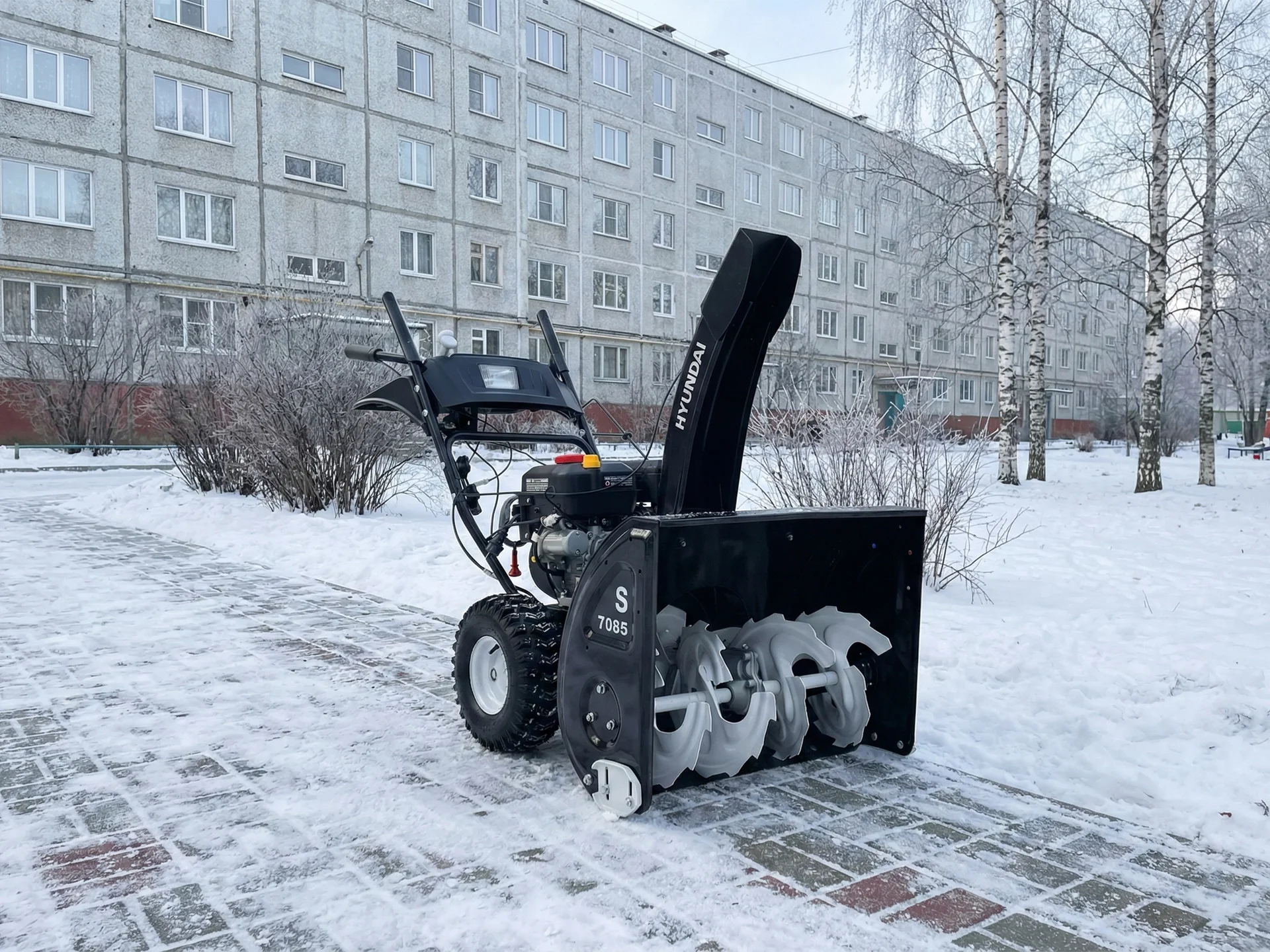 Снегоуборщик бензиновый Hyundai S 7065 7 л.с - миниатюра 2