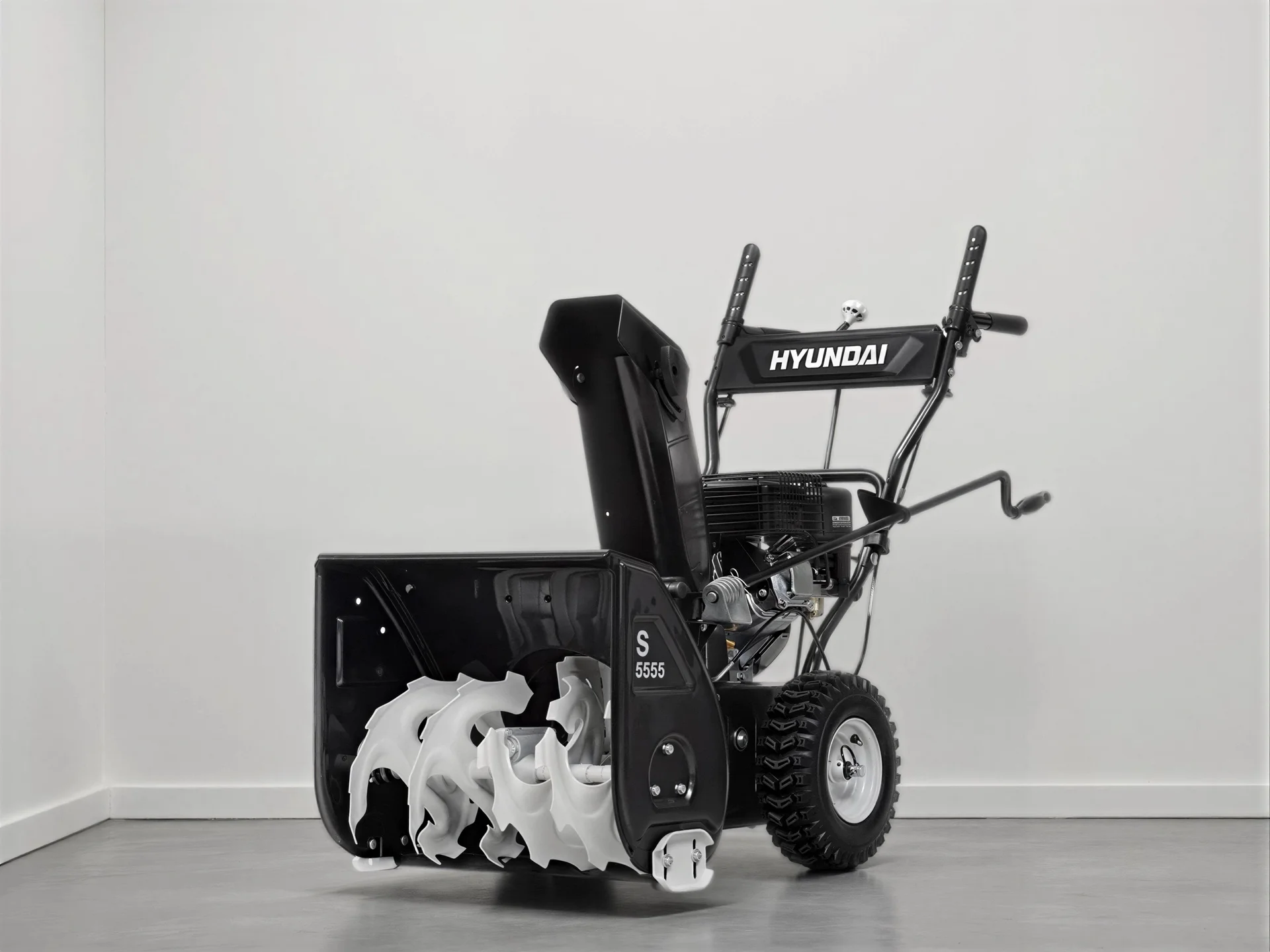 Снегоуборщик бензиновый Hyundai S 5555 5.5 л.с - миниатюра 7