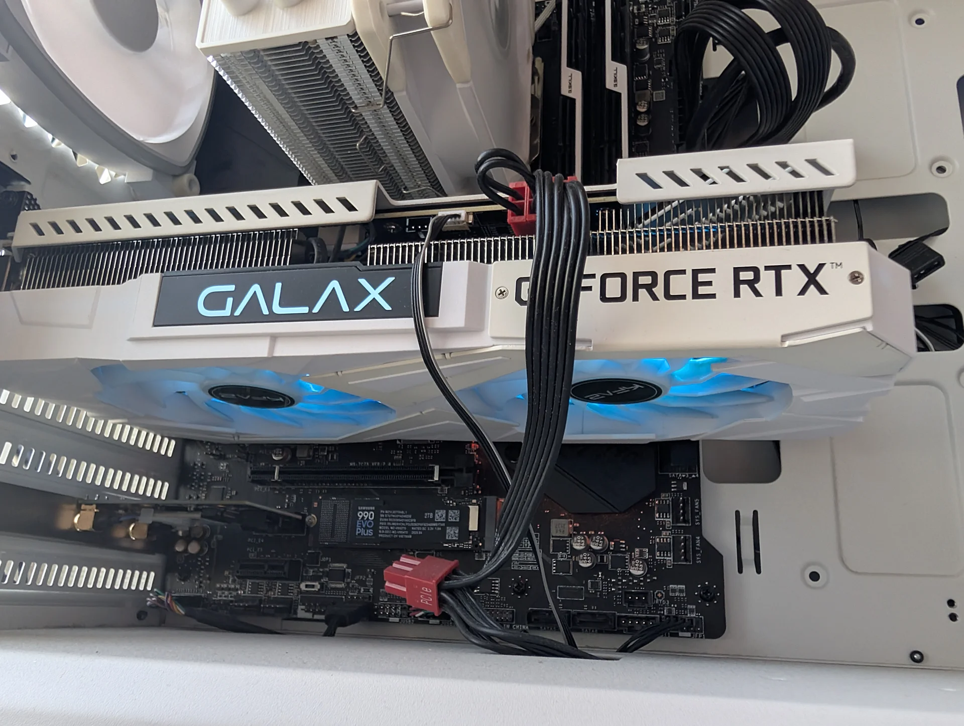 Видеокарта GeForce RTX 3060 Ti X White - миниатюра 2