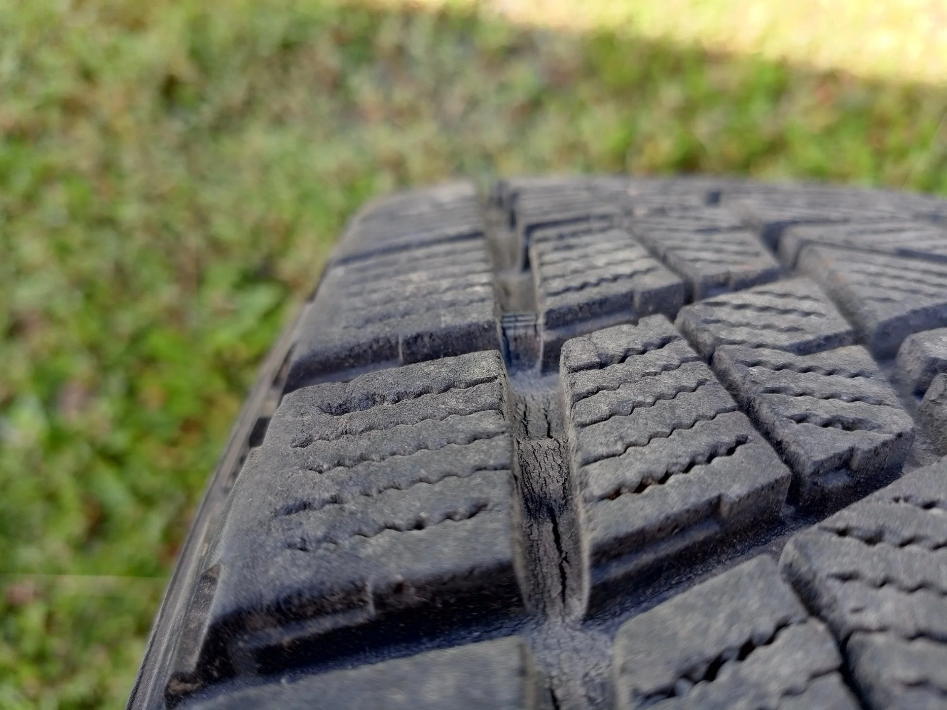 Bridgestone Blizzak DM-V1 225/70 R16 - миниатюра 2