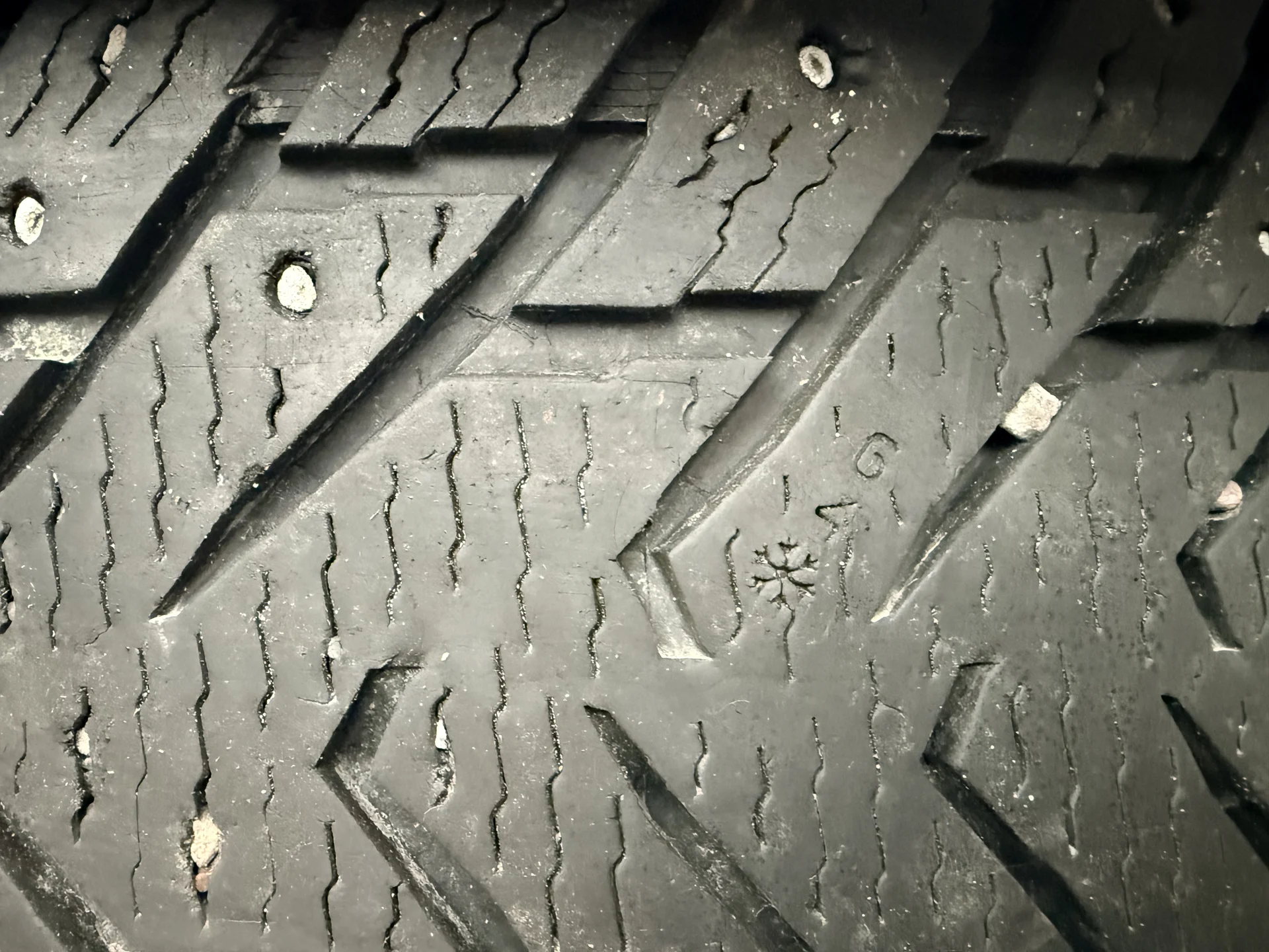 Шины зимние 265/50R19 - миниатюра 2