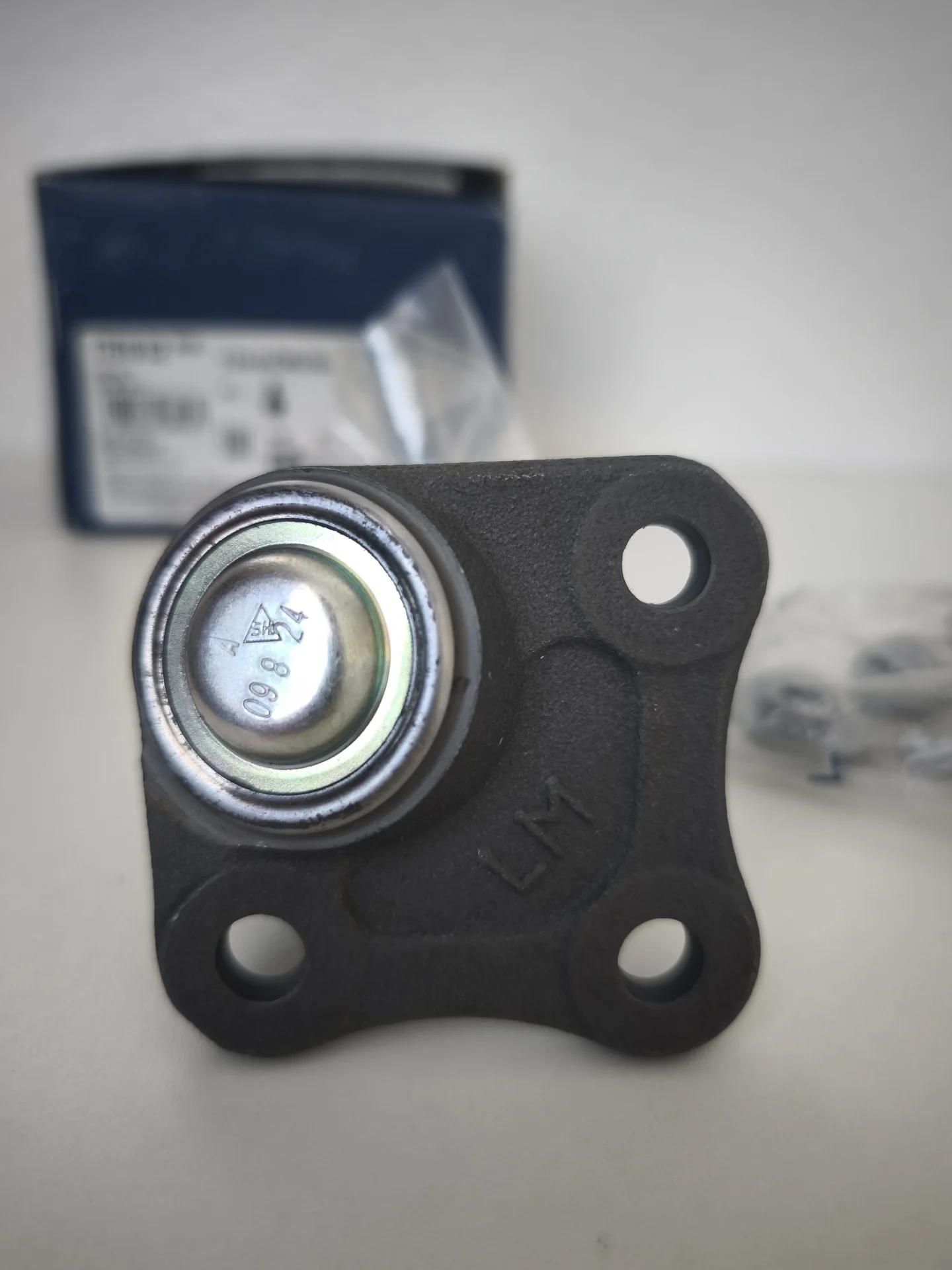 Шаровая опора левая Lemforder 1761902 Volkswagen - миниатюра 4