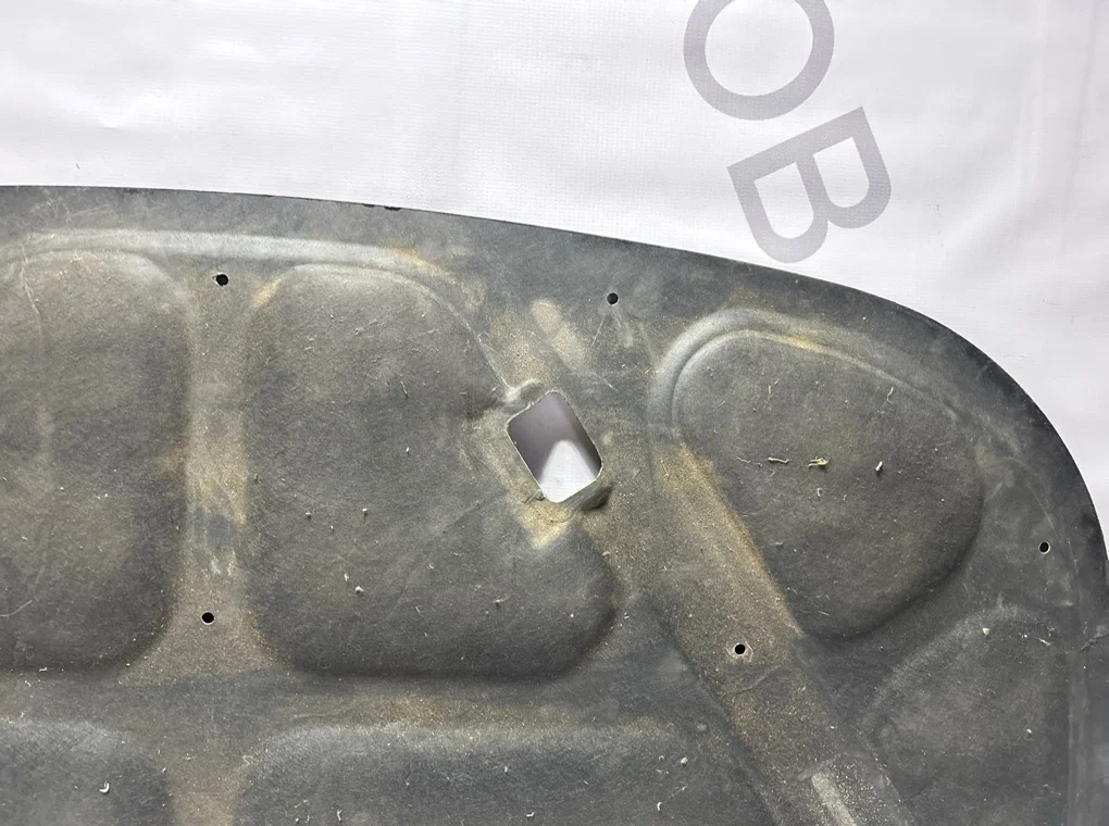 Шумоизоляция капота Hyundai Santa Fe 2 2006-2012 - миниатюра 10