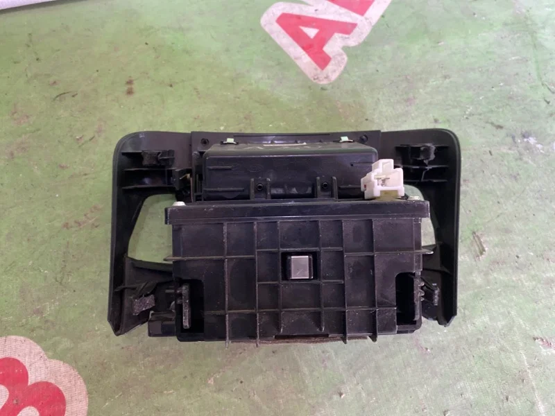 Ящик передней консоли Kia Ceed ХЭТЧБЭК 1.6 2007 - миниатюра 3