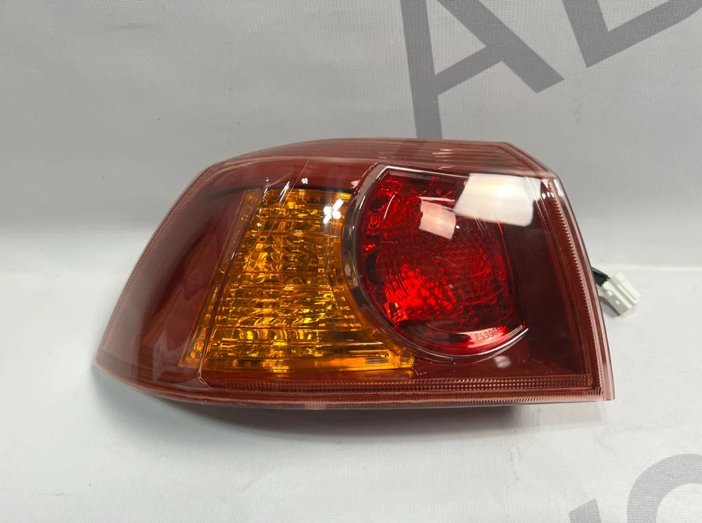 Фонарь задний левый наружный Mitsubishi Lancer 10 - миниатюра 4