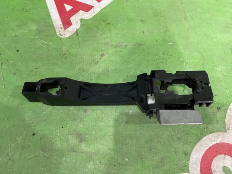 Кронштейн ручки двери правый Nissan Qashqai J10 - миниатюра 2