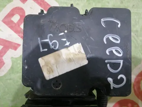 Блок ABS (насос) Kia Ceed 2 JD 2012-2018
