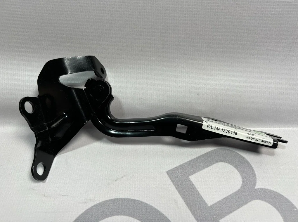 Петля капота правая Mazda 3 BK 2003-2008 - изображение 1