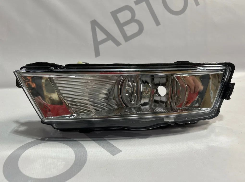 Фара противотуманная левая Skoda Rapid 1 2012-2017 - изображение 1