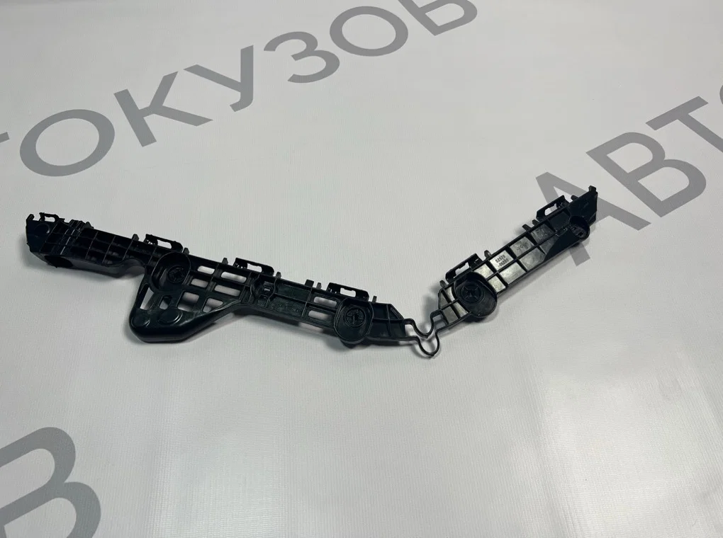 Кронштейн заднего бампера левый Toyota Camry 70 - изображение 1