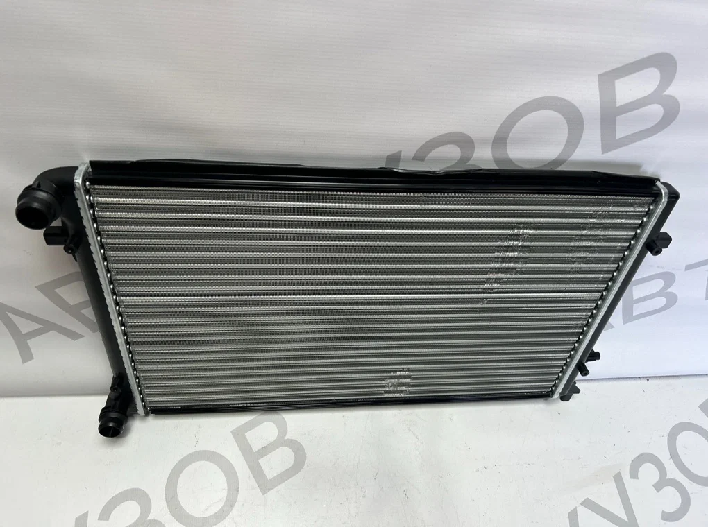 Радиатор охлаждения Volkswagen Passat B6 2005-2010 - миниатюра 2