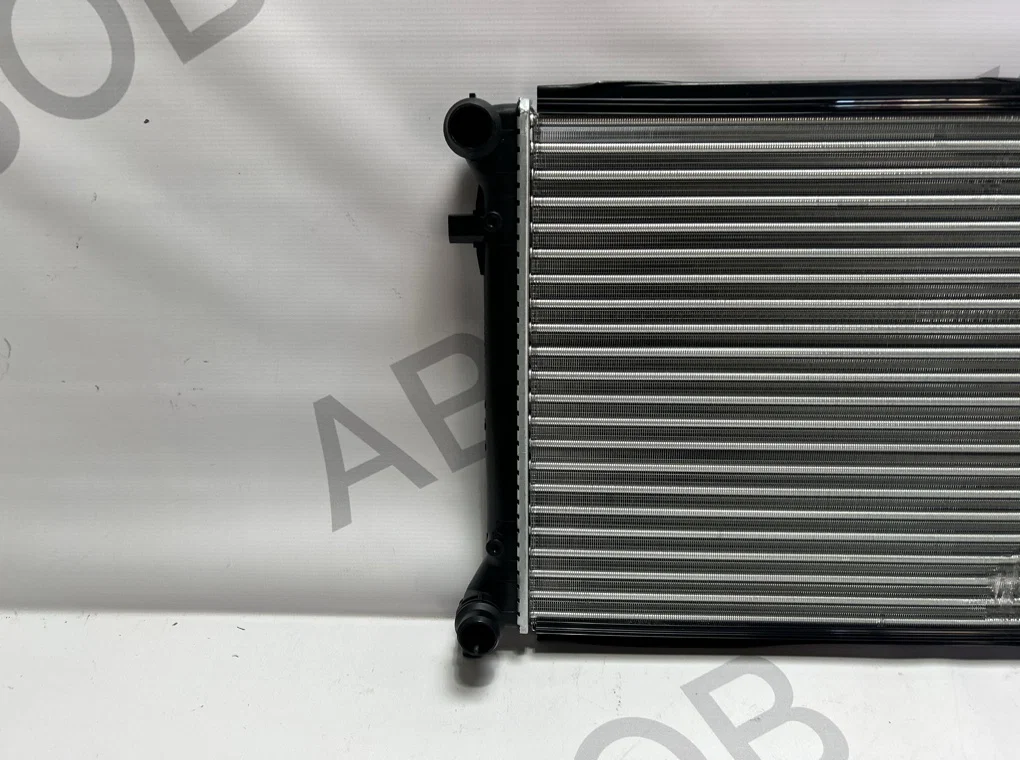 Радиатор охлаждения Volkswagen Passat B6 2005-2010 - миниатюра 3