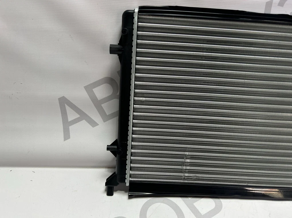 Радиатор охлаждения Volkswagen Passat B6 2005-2010 - миниатюра 7