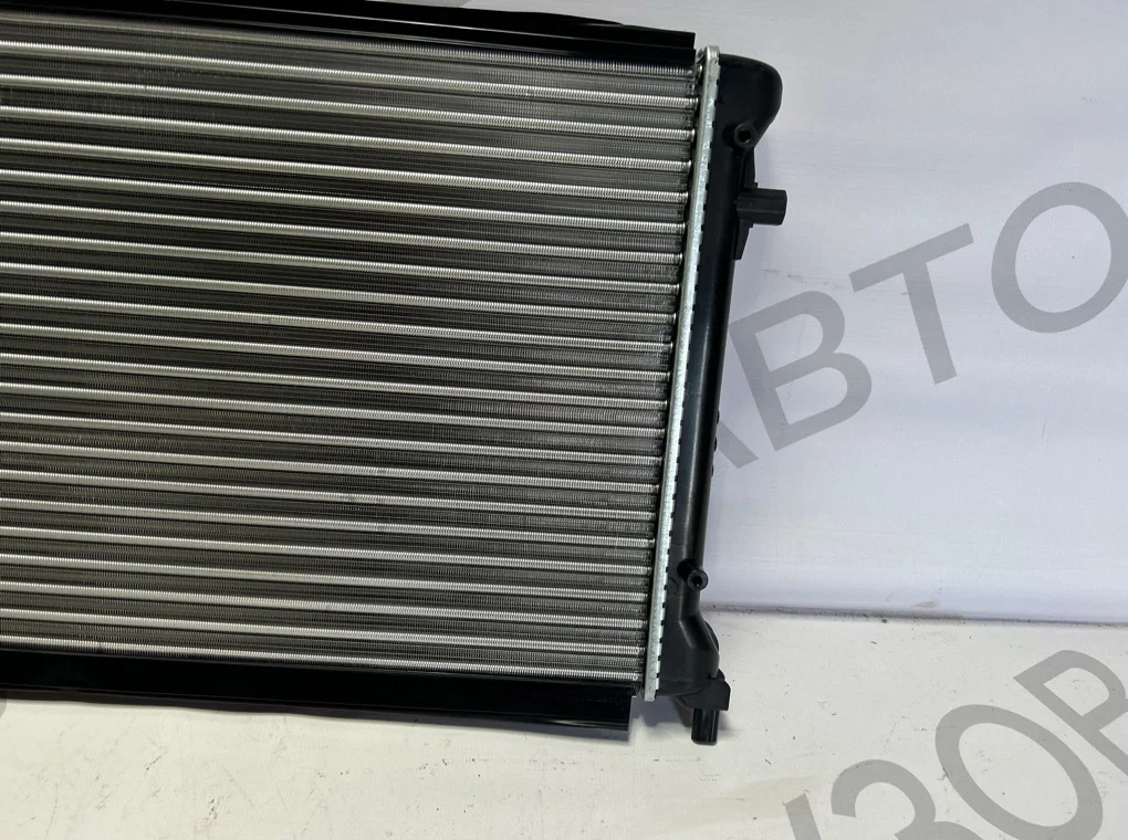 Радиатор охлаждения Volkswagen Passat B6 2005-2010 - миниатюра 8