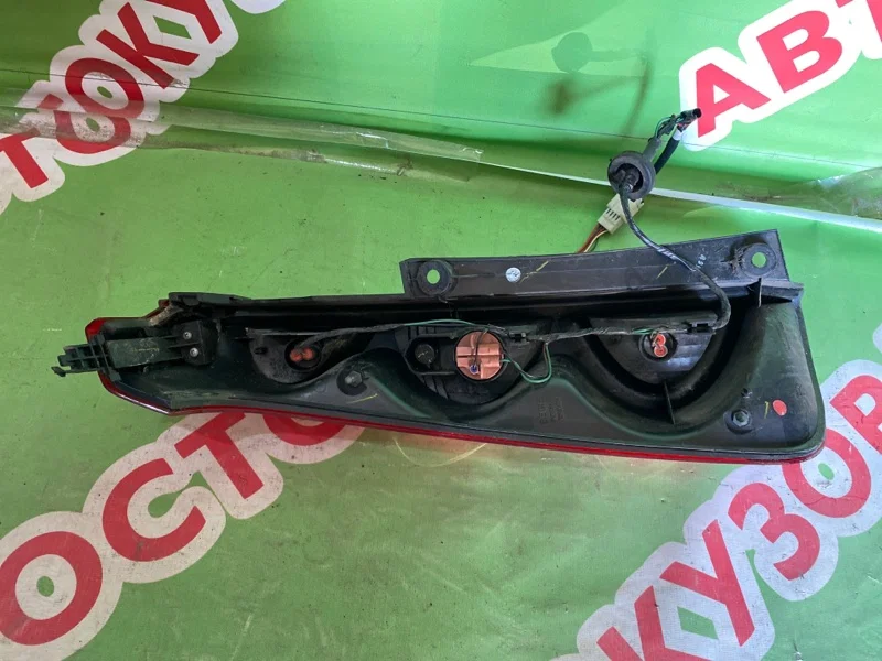 Фонарь задний правый Nissan Note E11 1.4 2006 - миниатюра 4