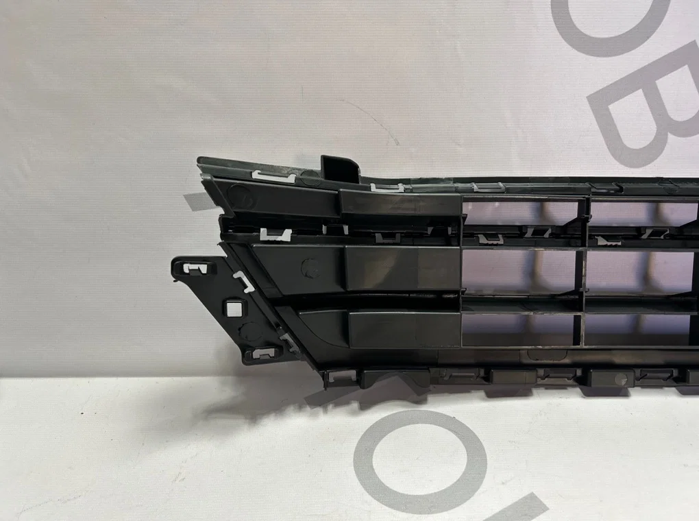 Решетка в бампер центральная Volkswagen Jetta 6 - миниатюра 7