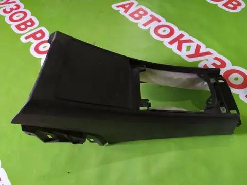 Консоль между сидений Nissan Tiida C11 1.6 2008