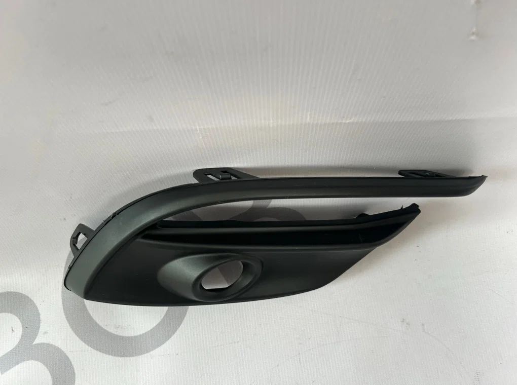Рамка противотуманной фары правой Mazda 3 3 BM - миниатюра 2