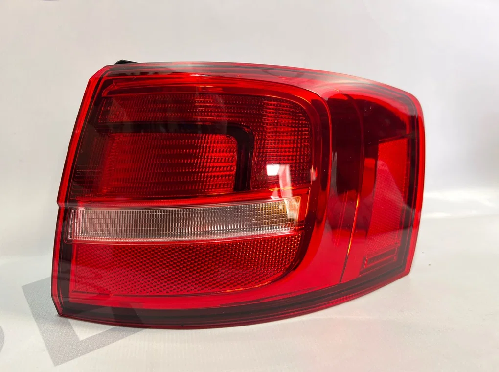 Фонарь задний правый наружный Volkswagen Jetta 6 - миниатюра 5