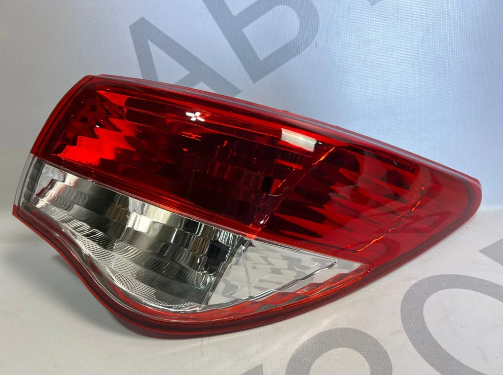 Фонарь задний правый наружный Nissan Almera G15 - изображение 1