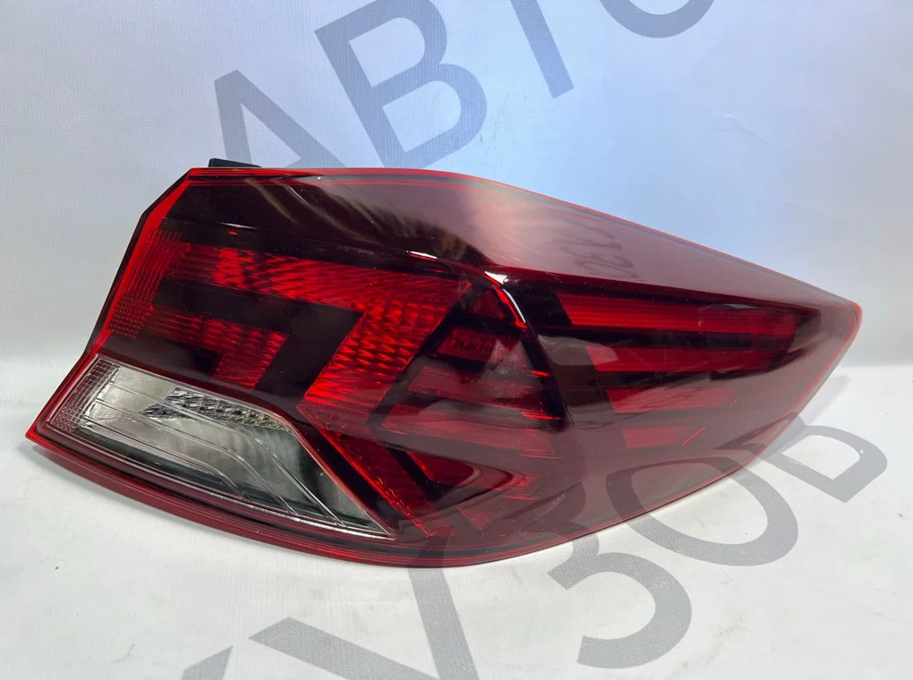 Фонарь задний правый наружный Hyundai Elantra 6 - миниатюра 2