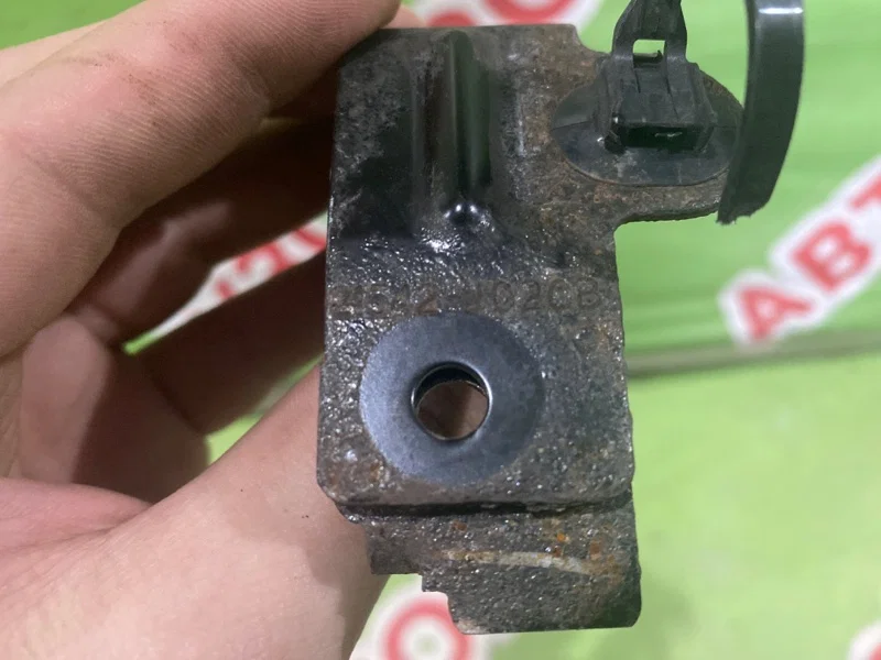 Кронштейн радиатора Nissan Qashqai J10 2006-2014 - миниатюра 3