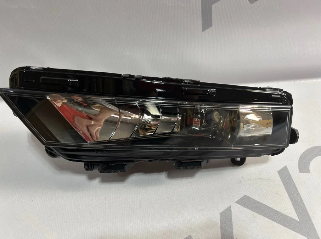 Фара противотуманная левая Skoda Octavia A7 - миниатюра 2