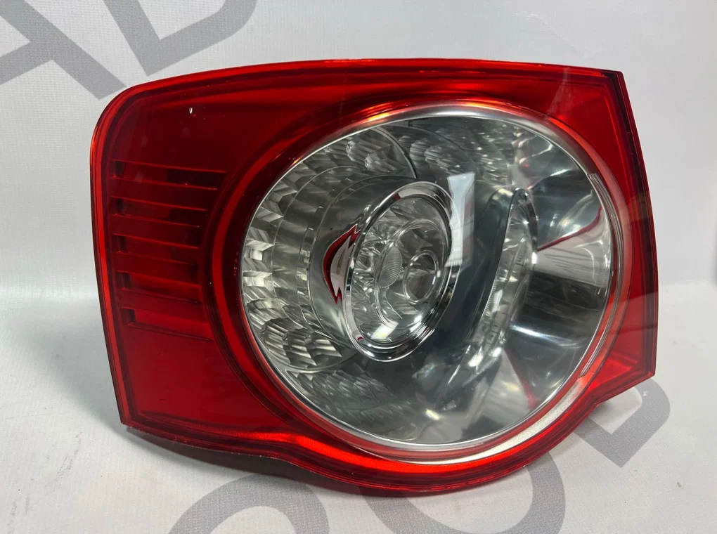 Фонарь задний левый наружный Volkswagen Jetta 5 - миниатюра 6