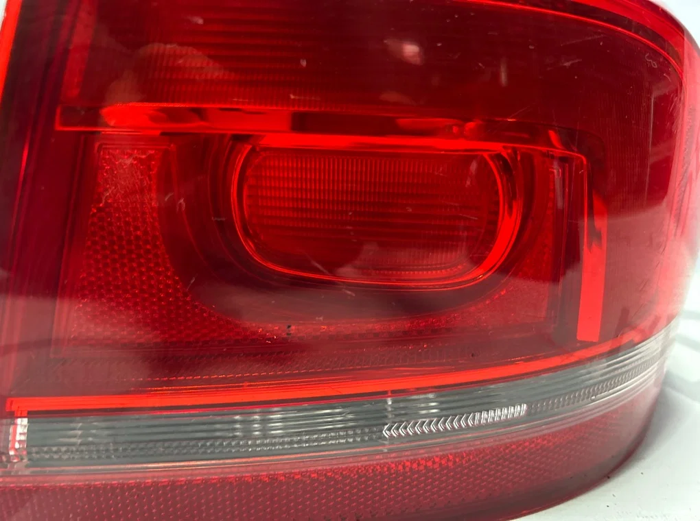 Фонарь задний правый наружный Volkswagen Passat B7 - миниатюра 2