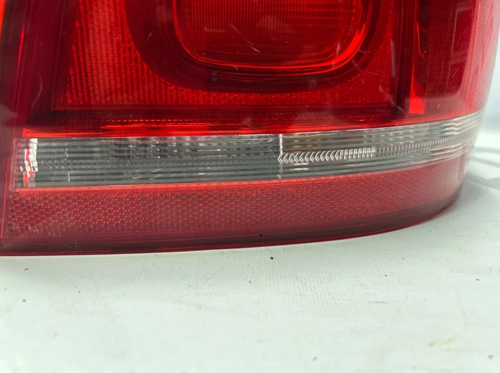 Фонарь задний правый наружный Volkswagen Passat B7 - миниатюра 3