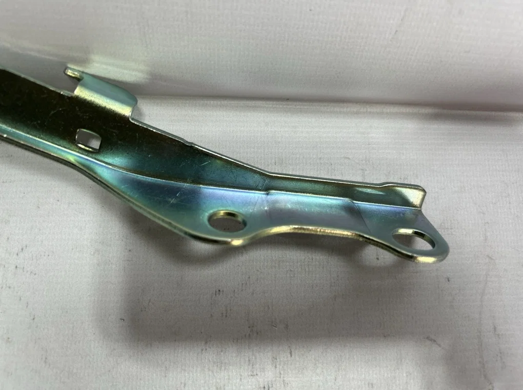 Петля капота правая Hyndai Getz 1 2002-2011 - миниатюра 3