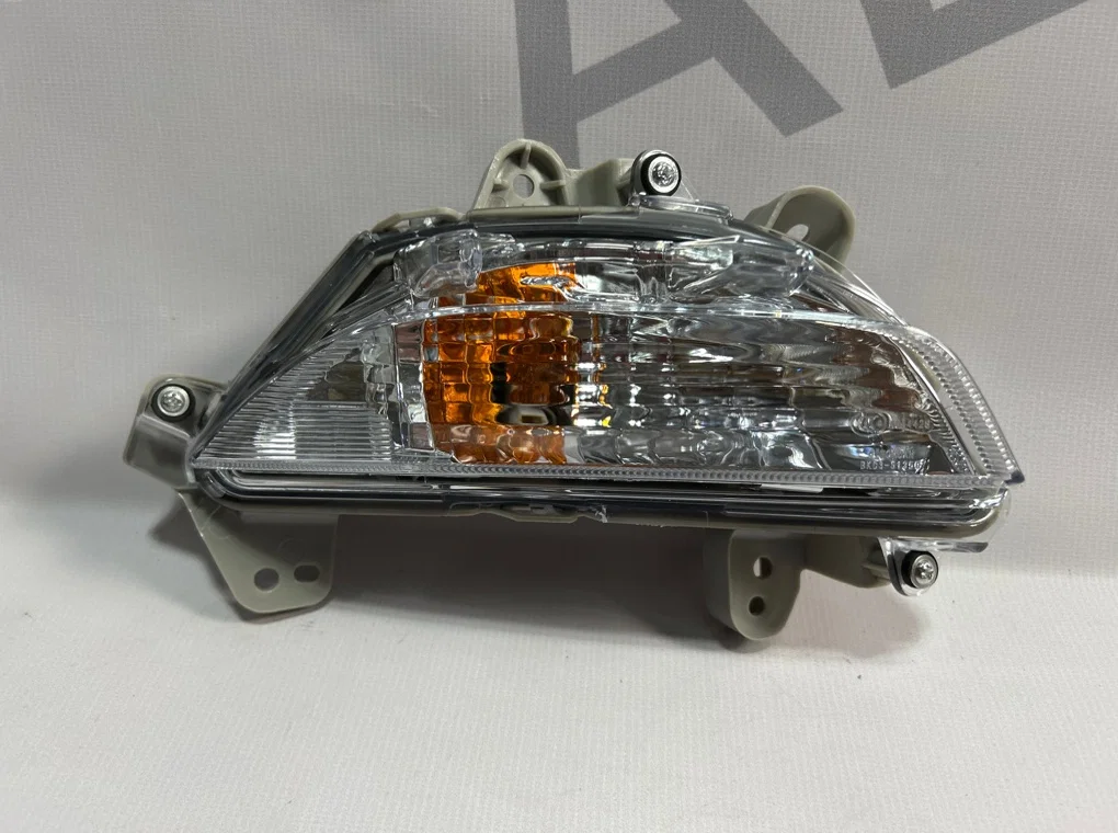Повторитель в бампер правый Mazda 3 BM 2013-2016
