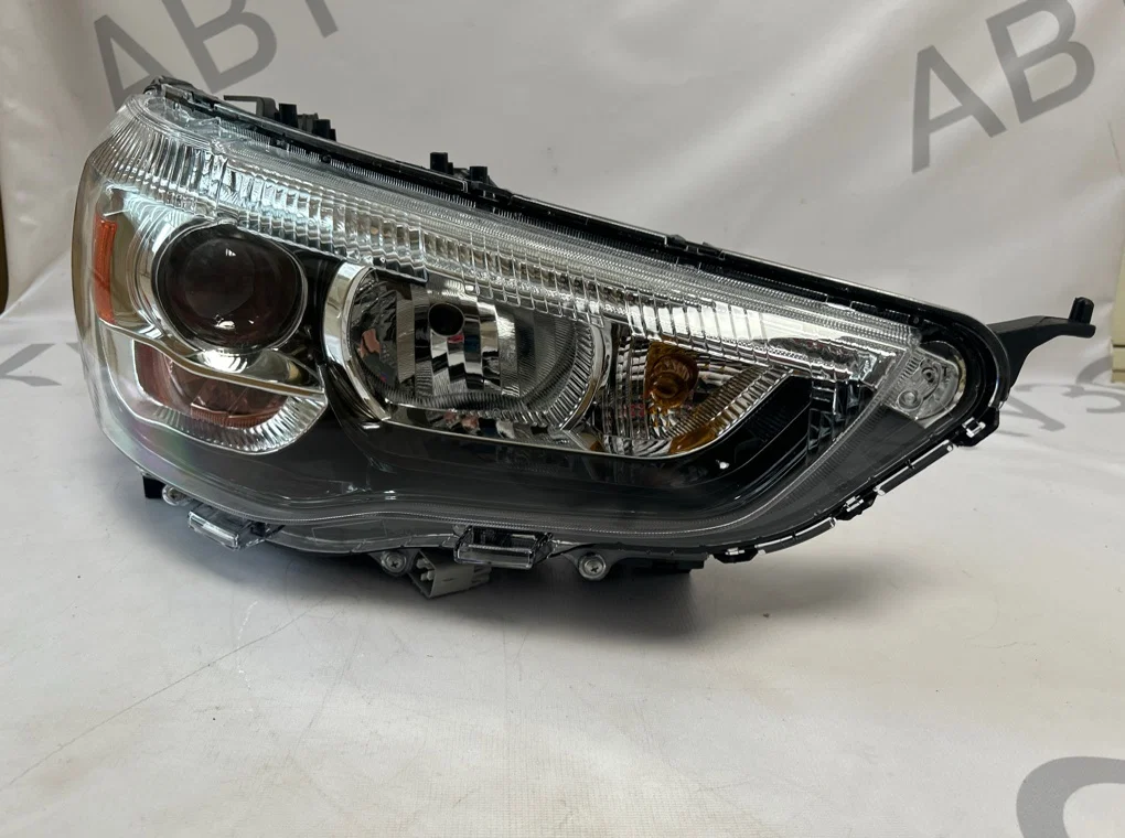 Фара правая Mitsubishi ASX 1 2010-2020 - изображение 1