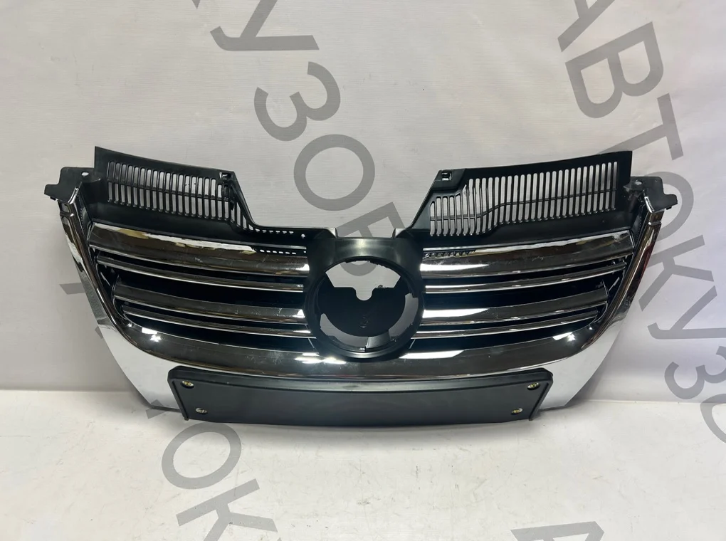 Решетка радиатора Volkswagen Jetta 5 2005-2011 - миниатюра 2
